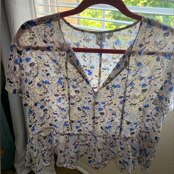 Gap Flutter Sleeve Top - Picture 10 of 10